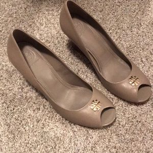 Brand new Tory Burch 7.5 wedge